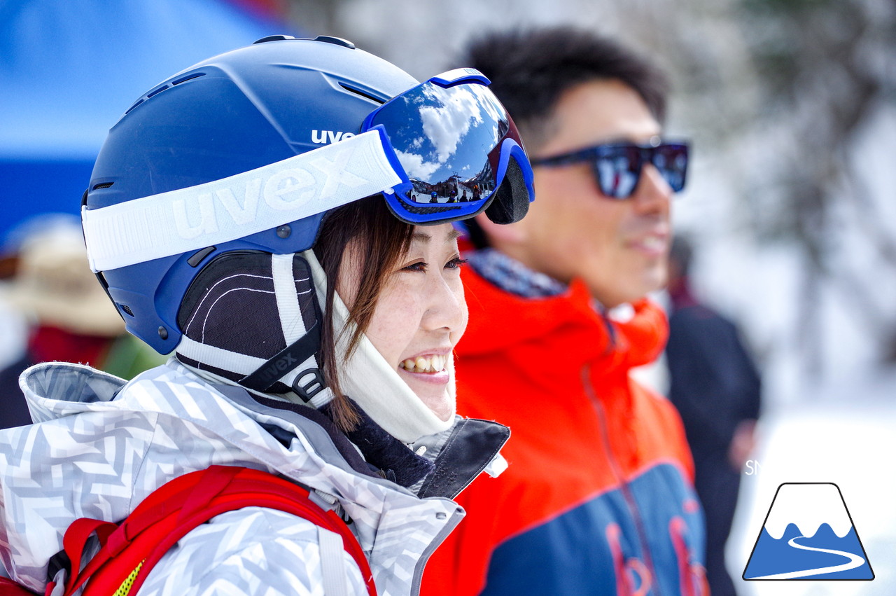 札幌国際スキー場 Mt.石井スポーツ ISHII SKI ACADEMY 校長・斉藤人之さんによる『斉藤塾』開講。本日のテーマは、「春雪！コブからスキーのたわみを楽しむ！！」(^^)v